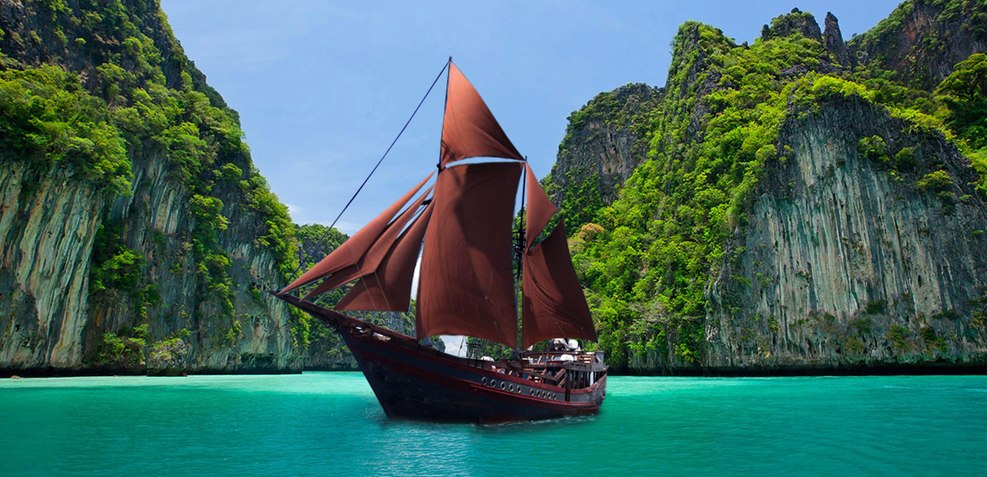 Manta Mae Charter Yacht