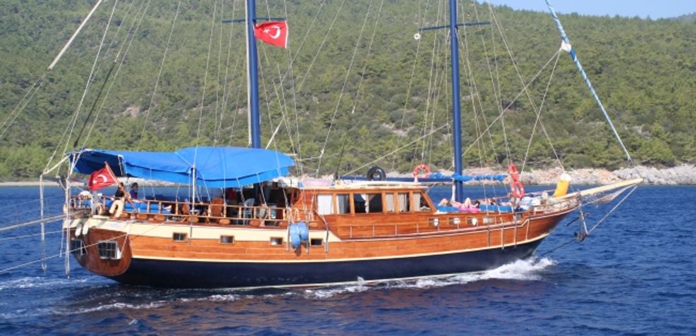 Aragon Charter Yacht