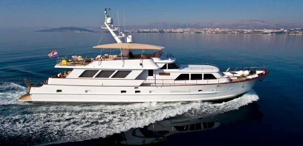 Auriane Charter Yacht