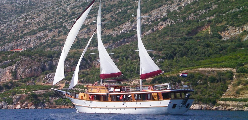 Cataleya Charter Yacht